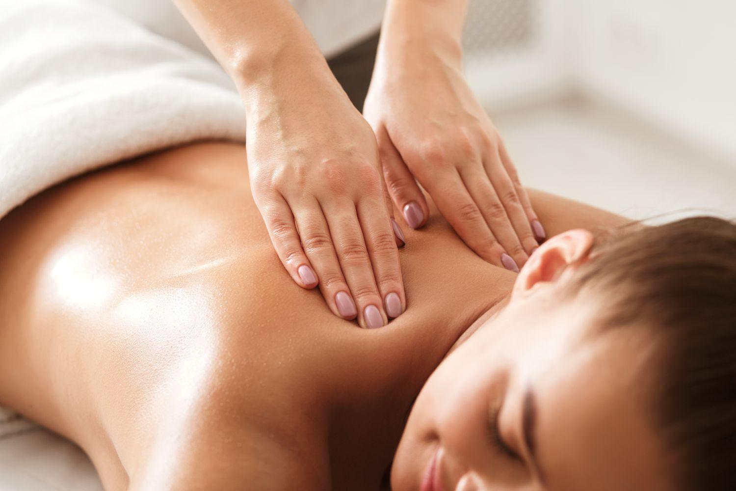Image of Oyath gedarata wela paluwen Inna kenekda lankaweth lesiyen nathi B2b massage ekak Kara ganna adama Katha karanna