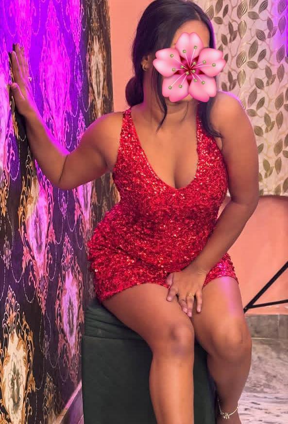 Image of DECENT AND HOT  GIRL AT bambalapitiya බම්බලපිටිය